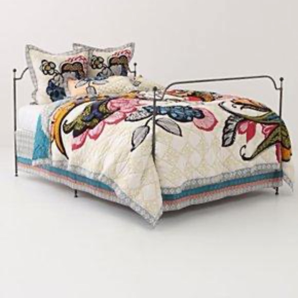 Anthropologie Laelia Quilt + Shams Bedding